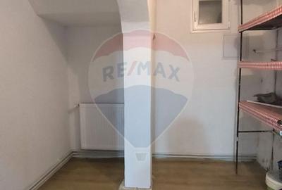 Apartament cu 4 camere decomandat în Central - 8