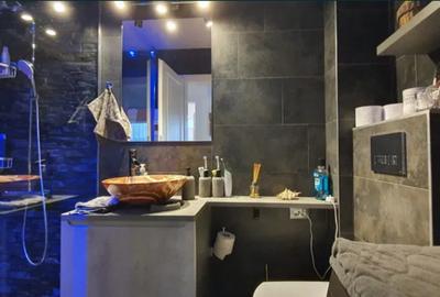 Apartament cu 3 camere semidecomandat în Florești