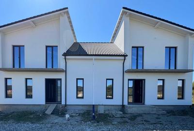 Casă cu 4 camere în Șelimbăr