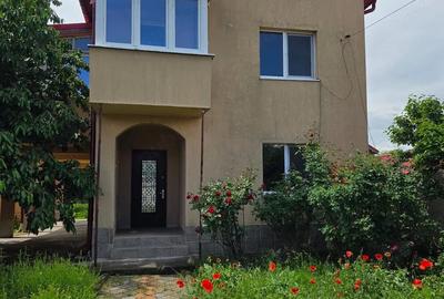 Casă cu 6 camere cu Teren 2900 Mp în Olteni - 1