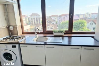 Apartament cu 2 camere, mobilat în Central