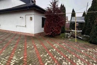 Casă cu 3 camere cu Teren 817 Mp în Central