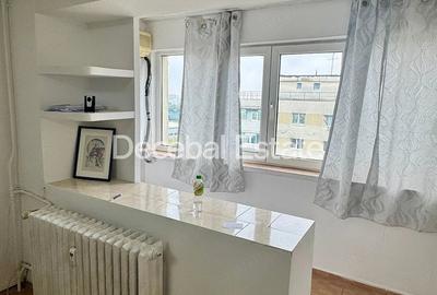 Apartament cu 3 camere semidecomandat în Colentina