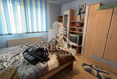 Apartament cu 2 camere decomandat, mobilat în Micro 4
