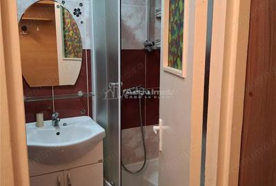 Apartament cu 3 camere semidecomandat în Micro II - 11