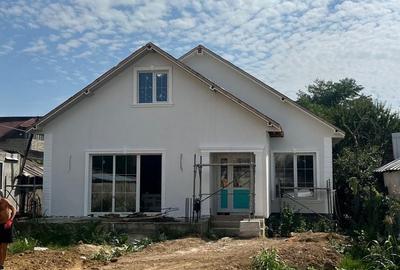 Casă cu 4 camere în Central