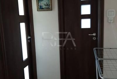 Apartament cu 3 camere decomandat în Păcii