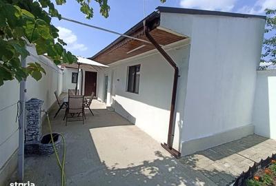 Casă cu 3 camere în Crângași