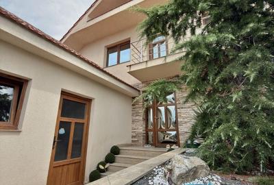 Casă cu 4 camere în Lumina