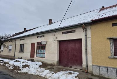 Casă cu 4 camere cu Teren 421 Mp în Central - 1