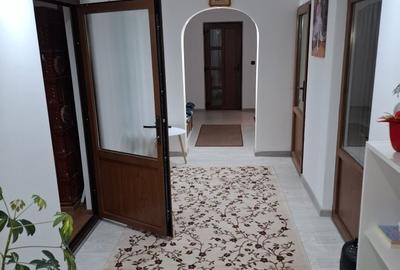 Casă cu 4 camere cu Teren 1000 Mp în Stâncești