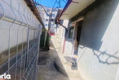 Casă cu 4 camere cu Canalizare în Central