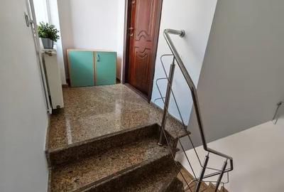 Casă cu 5 camere în Vitan