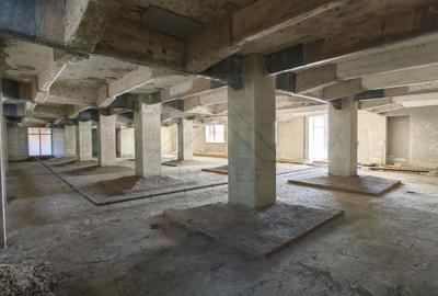 Spațiu comercial, de 381.39999389648 mp, în Central