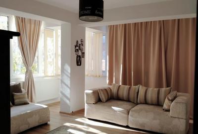 Apartament cu 3 camere decomandat în Moșilor