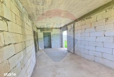 Casă cu 6 camere cu Teren 1476 Mp în Strugari - 3