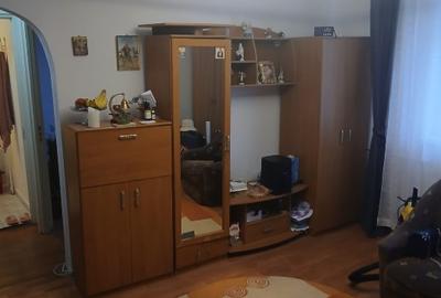 Apartament cu 2 camere semidecomandat în Berceni