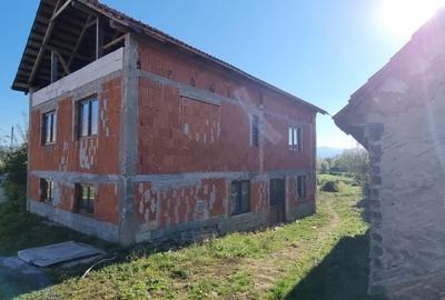 Casă cu 4 camere în Ghighișeni