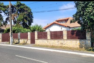 Casă individuală cu 5 camere cu Teren 885 Mp în Central