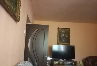 Apartament cu 3 camere semidecomandat în Central - 1