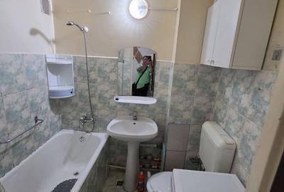 Apartament cu 2 camere decomandat în Baba Novac