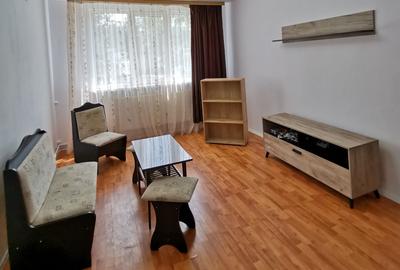 Apartament cu 3 camere decomandat în Sârbi