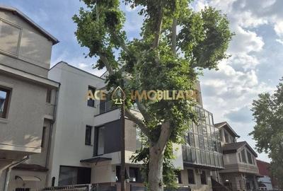 Casă cu 4 camere în Tineretului