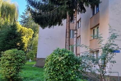 Apartament cu 3 camere semidecomandat în 7 Noiembrie