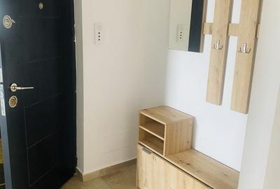 Apartament cu 3 camere decomandat în Roșu