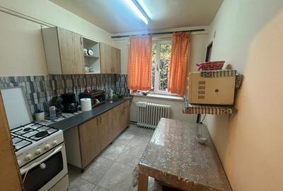 Apartament cu 3 camere semidecomandat, mobilat în Titulescu