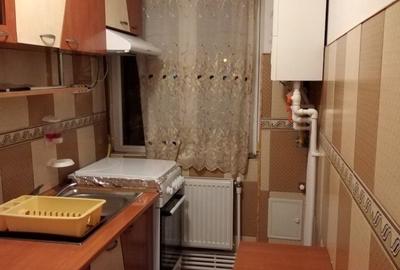 Apartament cu 2 camere semidecomandat în Km 4 - 6