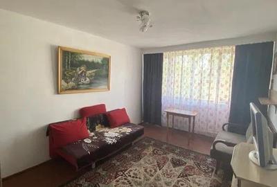 Garsonieră decomandată, mobilată în Podu Roș