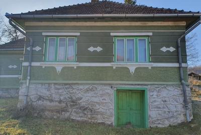 Casă cu 3 camere decomandat în Hărțăgani - 1
