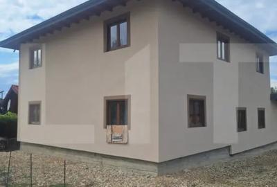 Casă cu 7 camere cu Teren 1000 Mp în Central
