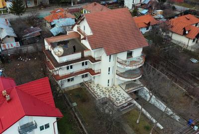Casă individuală cu 12 camere cu Canalizare în Mușcel