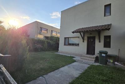 Casă cu 4 camere cu Canalizare în 1 Decembrie