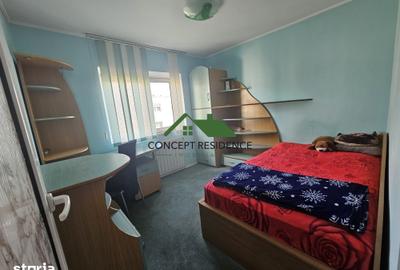 Apartament cu 4 camere decomandat în Traian
