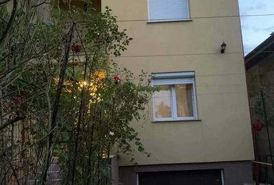 Casă cu 4 camere în Central
