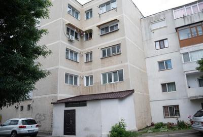 Spațiu comercial, de 200 mp, în Central - 3