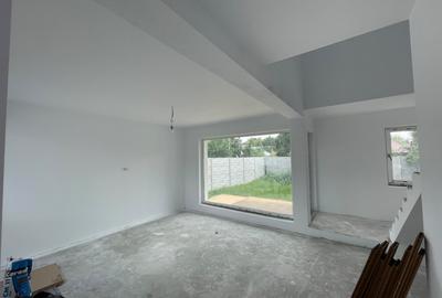 Duplex cu 3 camere cu Canalizare în Plopi