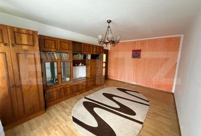 Apartament cu 3 camere decomandat în Rovine