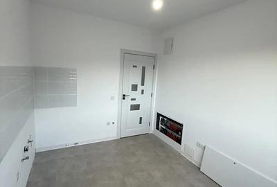 Casă cu Teren 1300 Mp în Teișani - 2