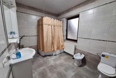 Casă cu 4 camere în Central