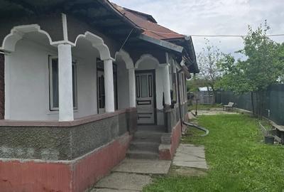 Casă cu Teren 1410 Mp în Cocora
