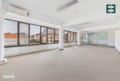 Spațiu comercial, de 100 mp, în Central - 4
