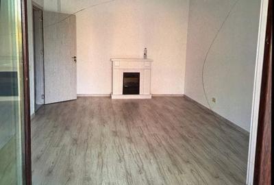 Apartament cu 2 camere decomandat în Titan
