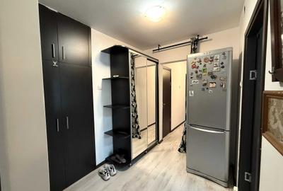 Apartament cu 3 camere decomandat, mobilat în Uverturii