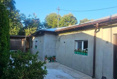 Casă cu 4 camere în Apărătorii Patriei