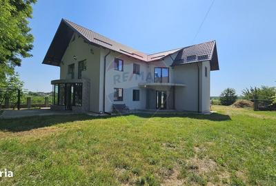 Casă cu 4 camere în Hănțești