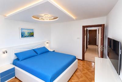 Apartament cu 3 camere decomandat, mobilat în Faleza Nord